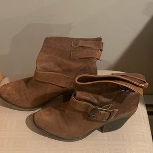 Final Offer!! ☘️ Lucky Brand ankle boots.